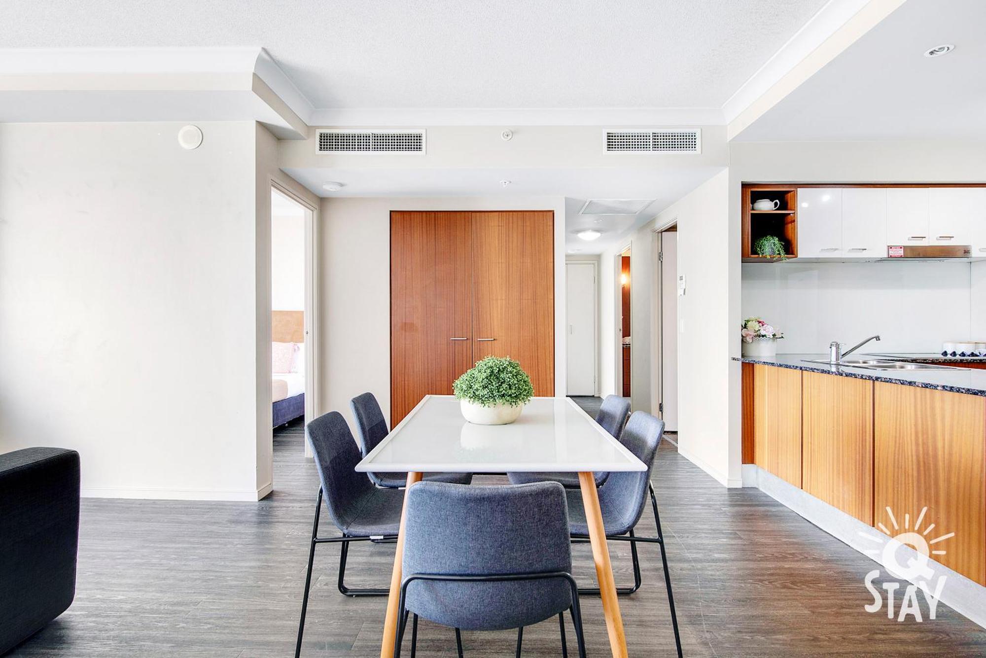 Chevron Renaissance Surfers Paradise Mid Week Madness Deal - Q Stay Gold Coast Exterior photo