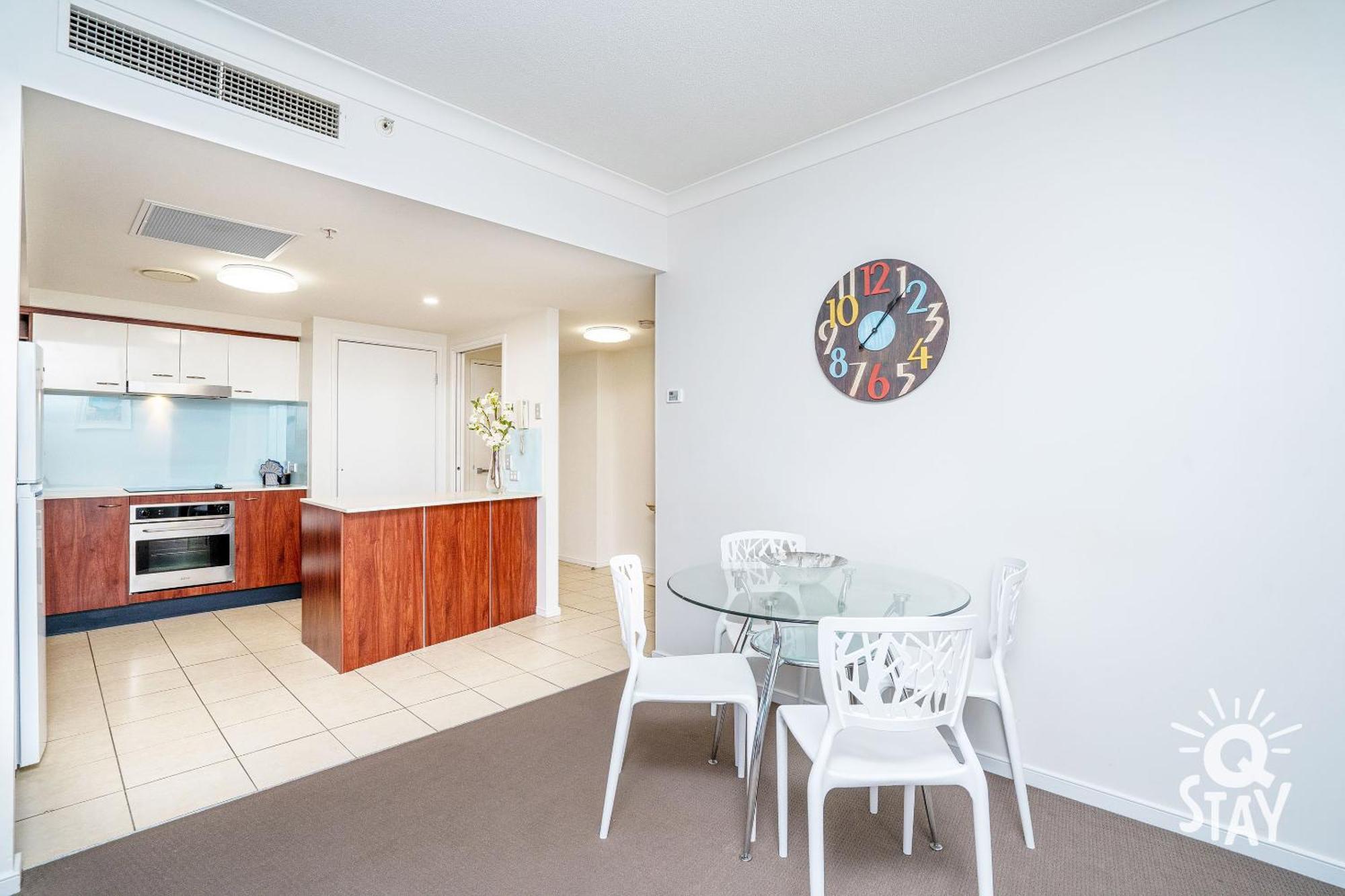 Chevron Renaissance Surfers Paradise Mid Week Madness Deal - Q Stay Gold Coast Exterior photo