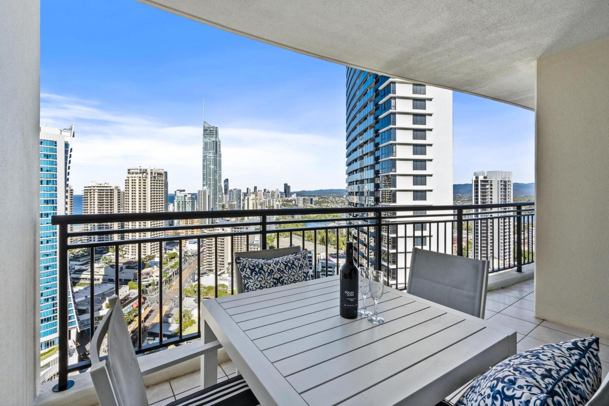 Chevron Renaissance Surfers Paradise Mid Week Madness Deal - Q Stay Gold Coast Exterior photo