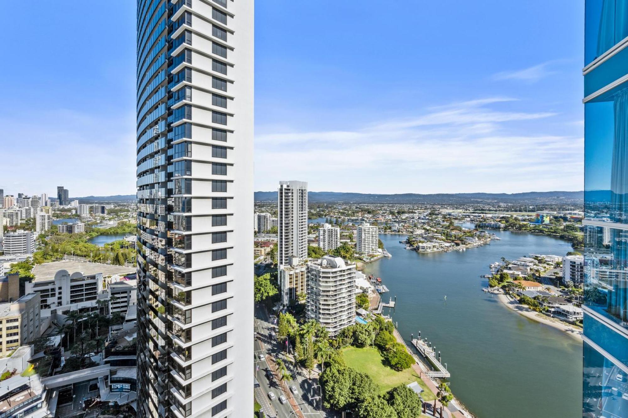 Chevron Renaissance Surfers Paradise Mid Week Madness Deal - Q Stay Gold Coast Exterior photo