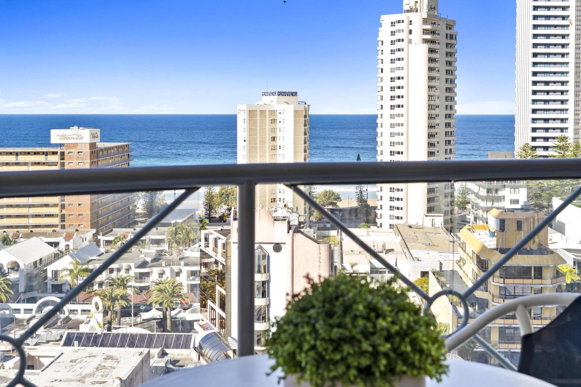 Chevron Renaissance Surfers Paradise Mid Week Madness Deal - Q Stay Gold Coast Exterior photo