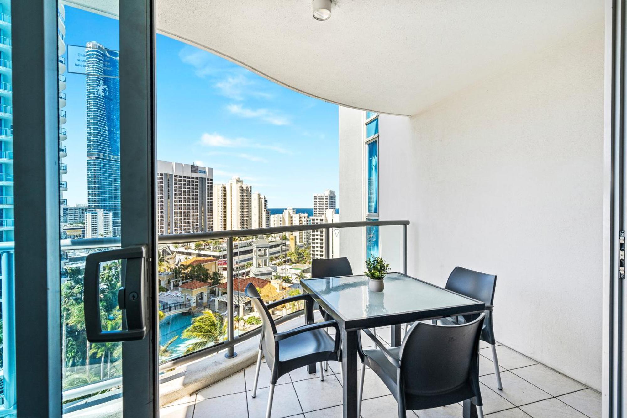 Chevron Renaissance Surfers Paradise Mid Week Madness Deal - Q Stay Gold Coast Exterior photo