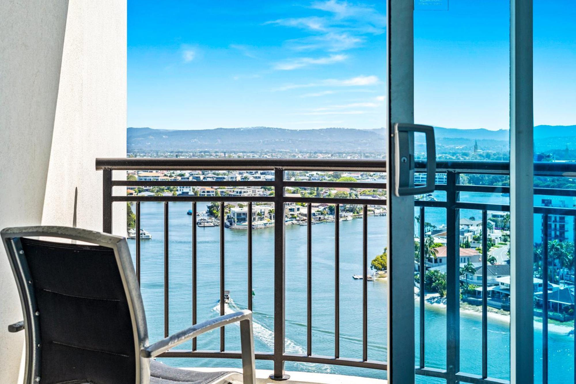 Chevron Renaissance Surfers Paradise Mid Week Madness Deal - Q Stay Gold Coast Exterior photo