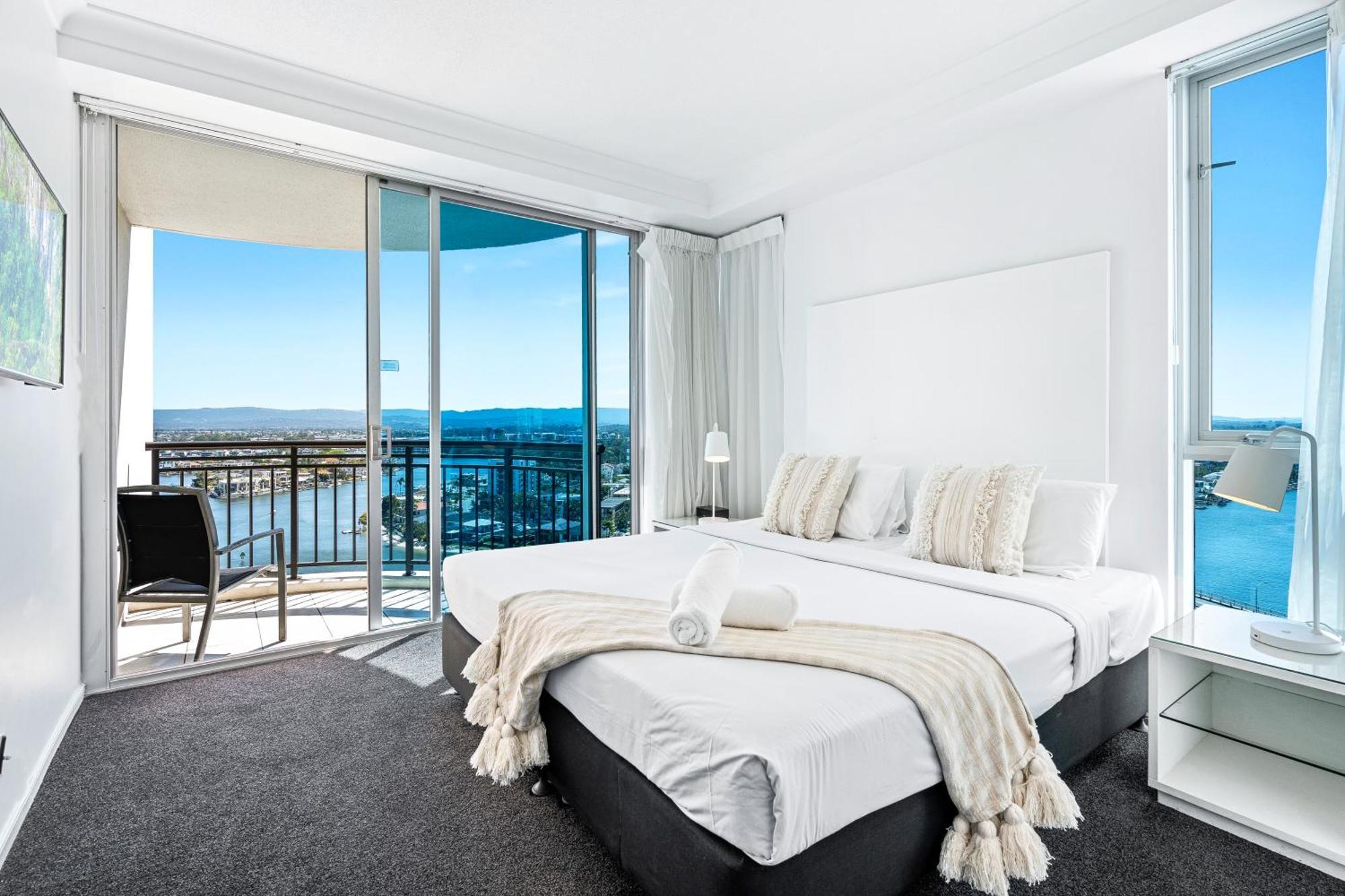 Chevron Renaissance Surfers Paradise Mid Week Madness Deal - Q Stay Gold Coast Exterior photo